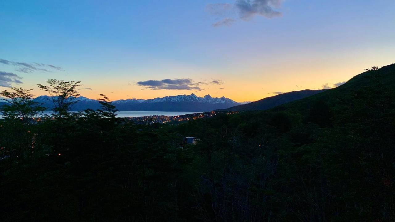 우수아이아 Disfruta La Vista Del Canal De Beagle! Departamento Tranquilo Rodeado De Arboles Y Montanas 아파트 외부 사진